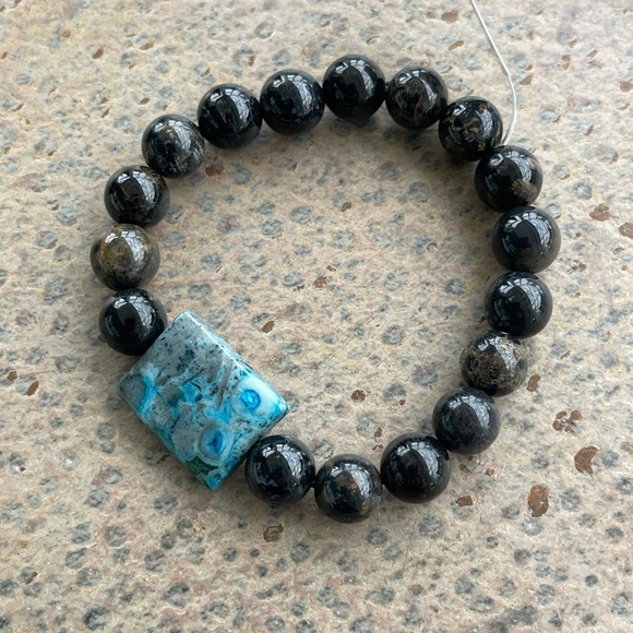Elegant Black Fossil Coral and Blue Apatite Beaded Bracelet 6.5” - Picture 3 of 9